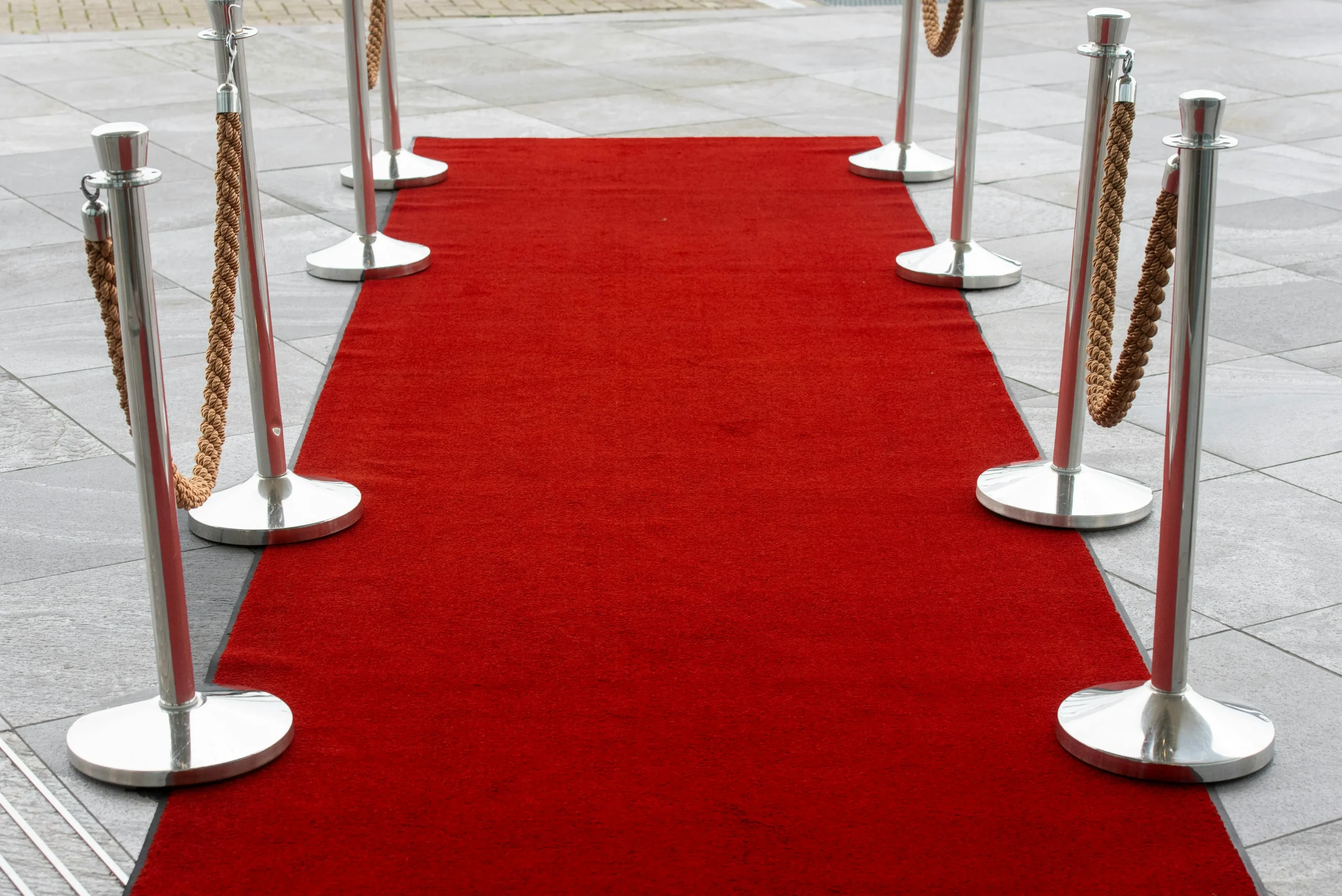Oh, PLEASE. Another Red Carpet Disaster I Have to Endure